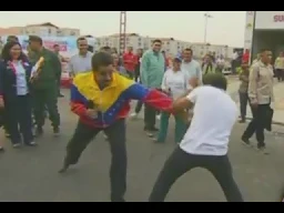 Nicolás Maduro demuestra su habilidad como boxeador