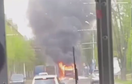 Ukraine is chaotically shelling Donetsk. A minibus full of people caught fire. There are dead and wounded