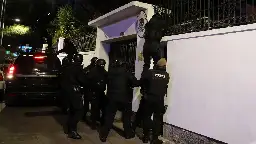 La policía de Ecuador asalta la Embajada mexicana en Quito y captura al exvicepresidente Jorge Glas