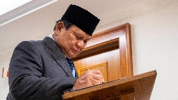 Prabowo Subianto: Indonesia’s Defense Minister poised for presidency amid allegations of controversial past : Peoples Dispatch